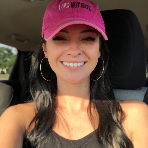 Meet your Posher, Kara - Picture 1 of 1